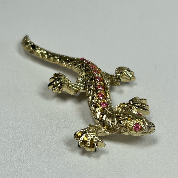 Vintage Gecko Brooch Pin Jeweled Gold Tone Pink Rhinestone Brooch Pin - Picture 1 of 4